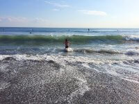 なぜか波に追われるいばたさん