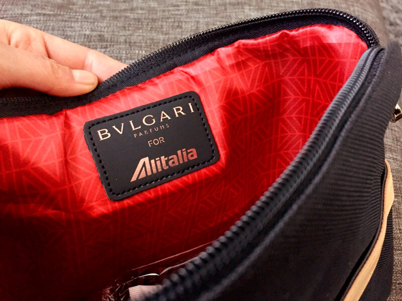 ブルガリのロゴがしっかり入っているポーチ