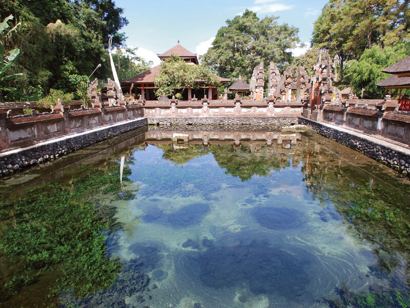 ティルタエンプル寺院
