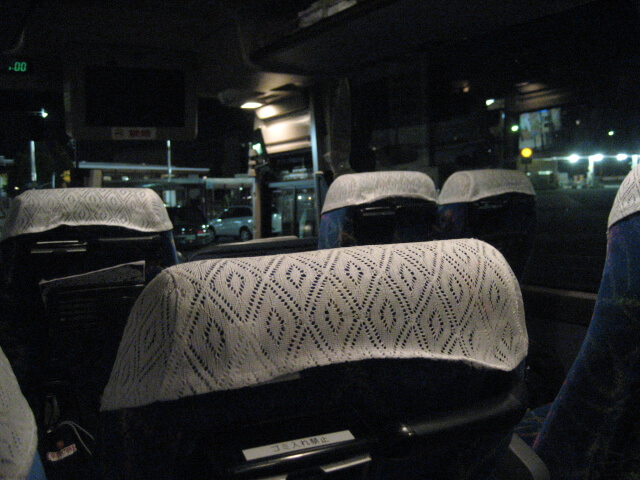 夜行バスの車内