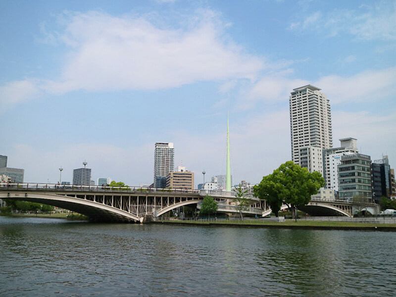 川の駅はちけんや