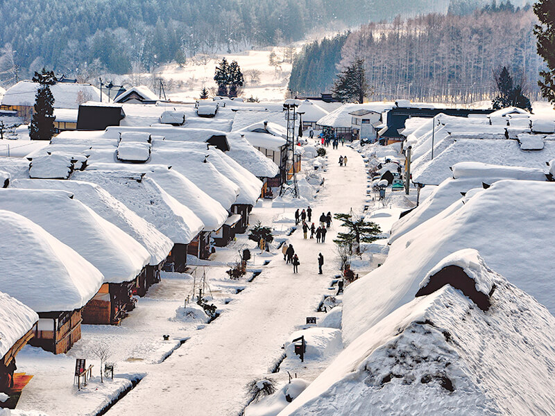 雪の大内宿