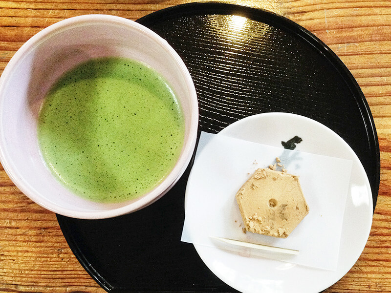 抹茶とへそもち