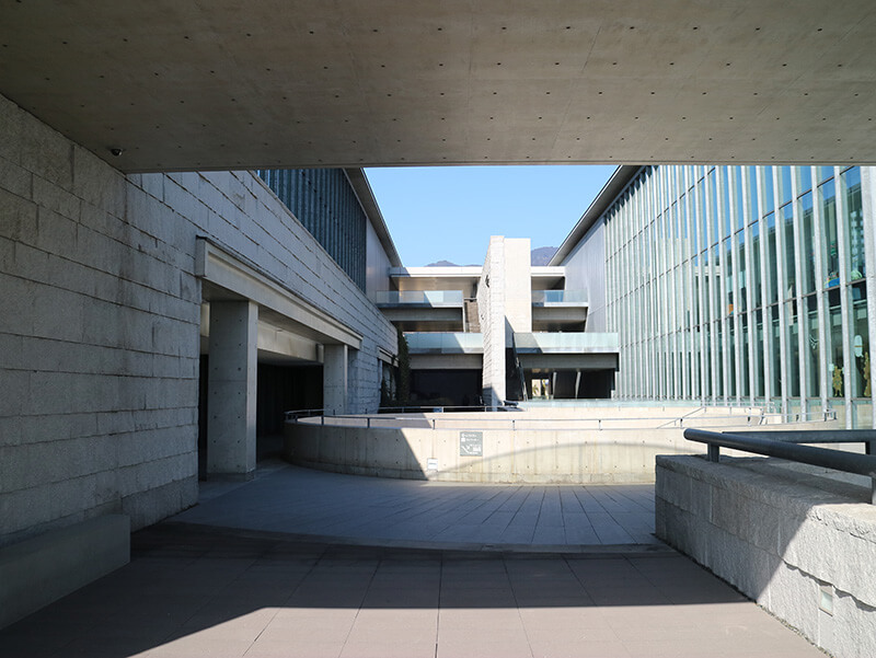 兵庫県立美術館