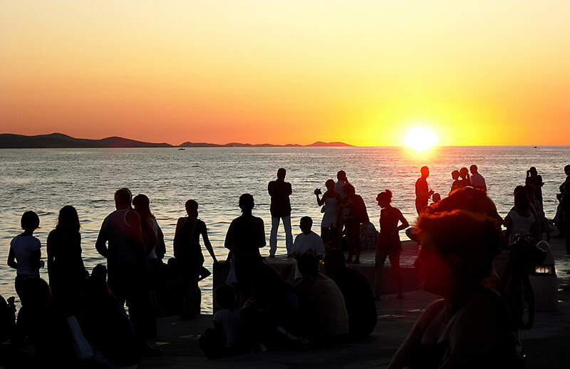 夕暮れ時の海のオルガン