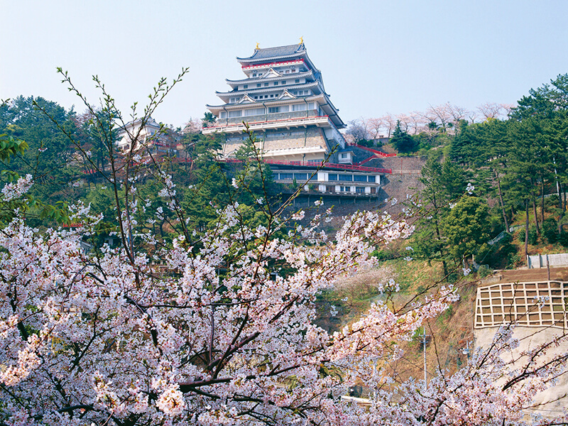 桜の花と熱海城
