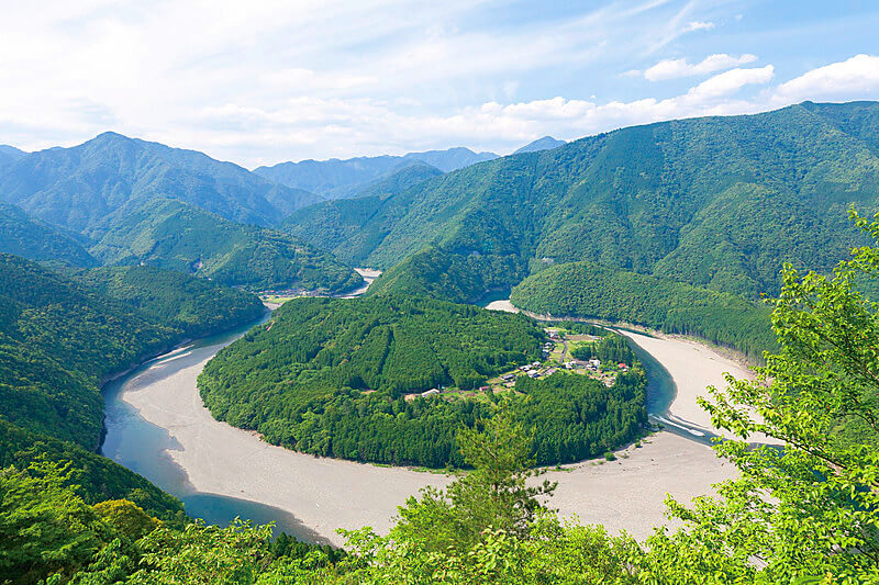 木津呂集落の全景