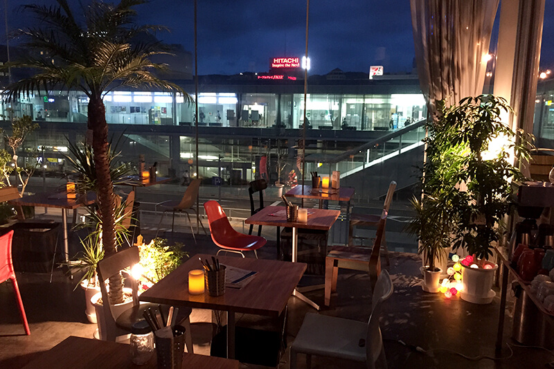 SEA BiRDS CAFEから日立駅を望む