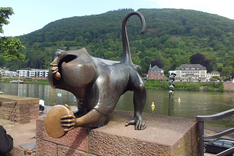 猿の像