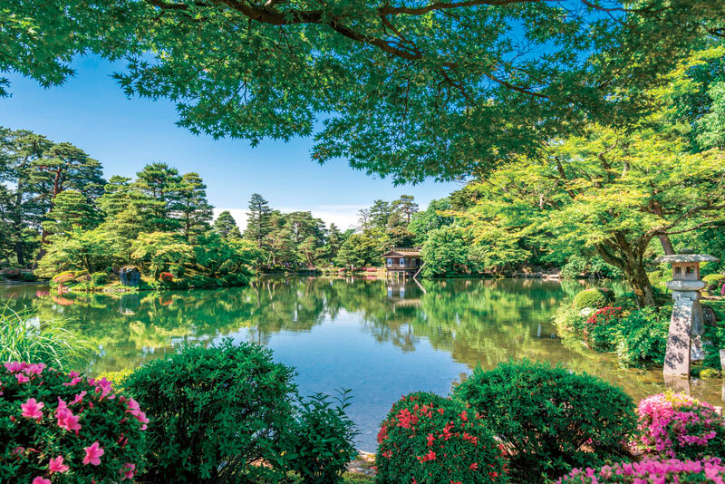 金沢 兼六園 徽軫灯籠と霞ヶ池