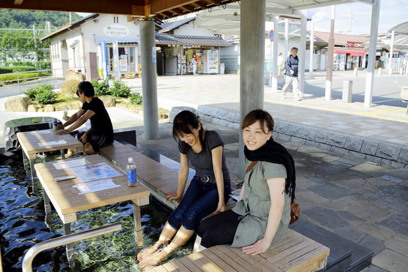 石和温泉駅