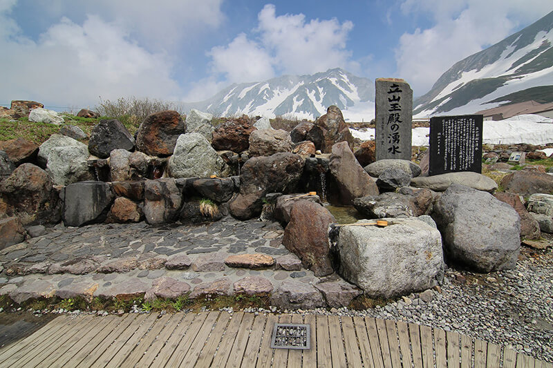 立山玉殿水