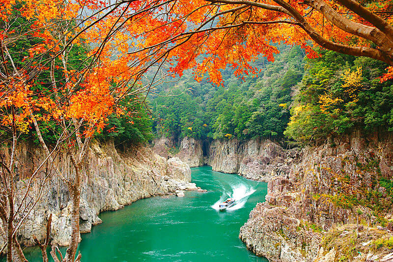 紅葉が美しい秋の瀞峡