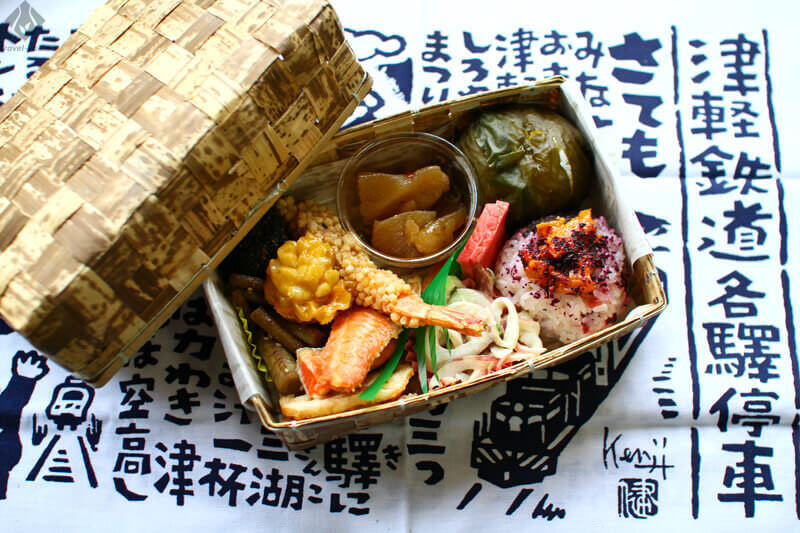 津軽鉄道「ストーブ弁当」と「てぬぐい」