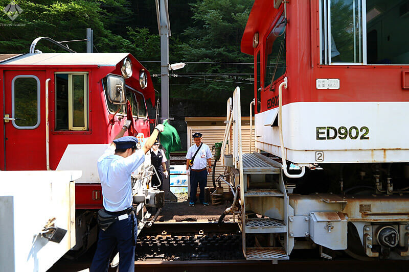 大井川鐵道 井川線「南アルプスあぷとライン」アプト式電気機関車(ED90形)・アプトいちしろ駅での連結作業