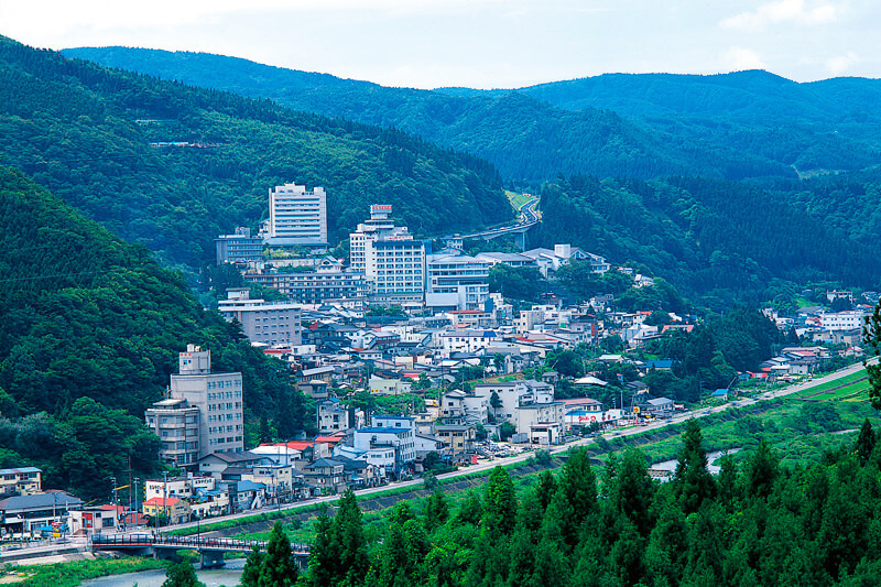 鳴子温泉全景 写真提供:宮城県観光課