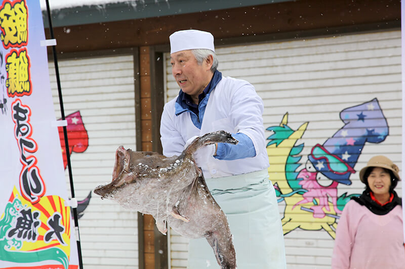 風間浦村 鮟鱇雪中切り実演