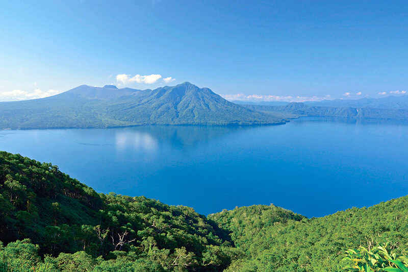紋別岳から見た支笏湖と樽前山 夏