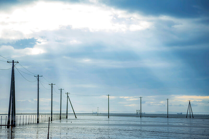 江川海岸の海中電柱（海中電柱 撤去前の写真）