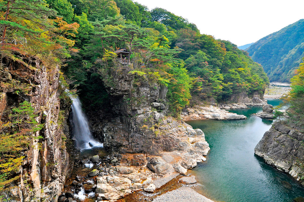 栃木県鬼怒川・龍王峡の虹見の滝