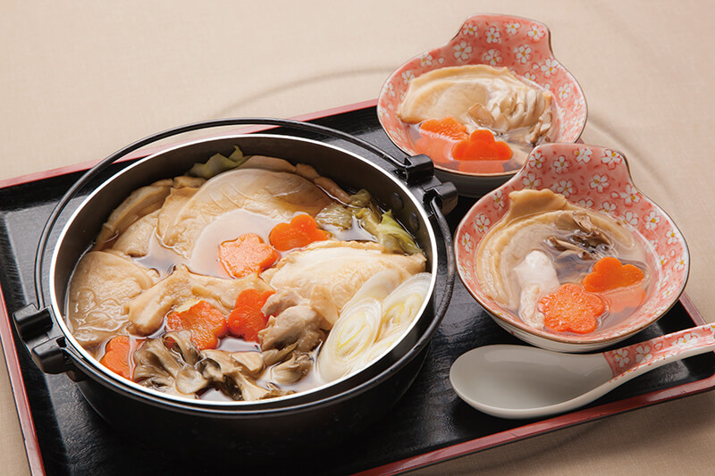 八戸地方の郷土料理・せんべい汁