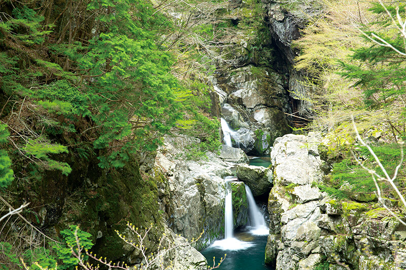 ダイナミックな渓谷美を体験しよう！奈良県天川村「みたらい渓谷」ハイキングコース